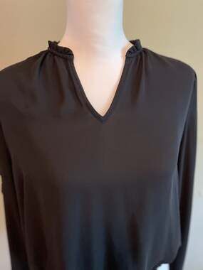 Elie Tahari Black V-Neck Ruffled Collar Blouson Blouse, Lace Sleeves, Sz.M